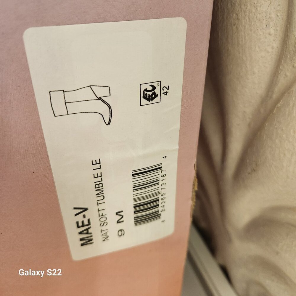 Lisa Vicky Cream "Mae-V" Soft Tumble Leather Boots. NIB. Size 9 - Picture 3 of 10